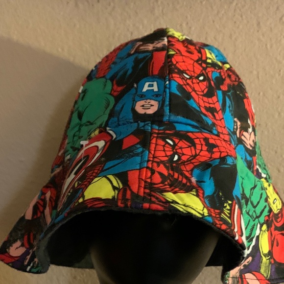 Big Kids Superhero Bucket Hat & Neck Pillow Set - Marvel - Picture 5 of 6